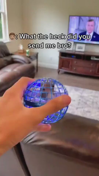 手のひらで操作して飛ばすジャイロフライングボールの使用シーン
