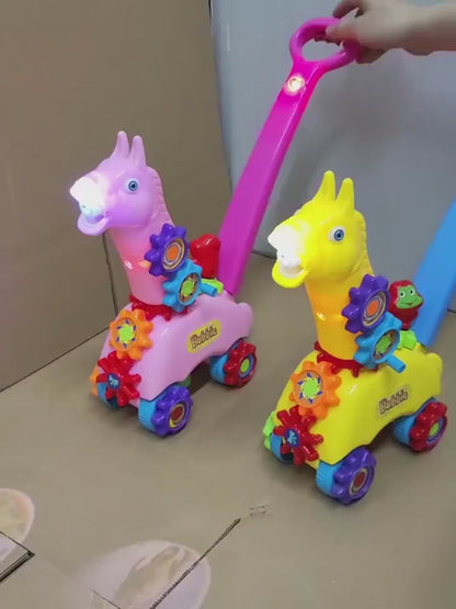 子どもの目線の高さから撮影したアニマルデザインバブルトロリーの正面写真
