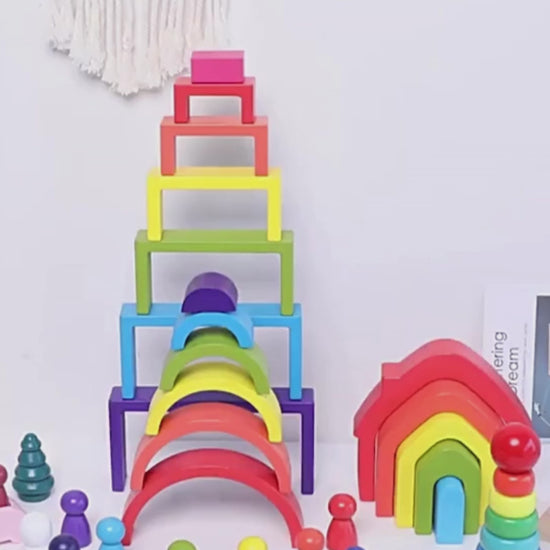 虹色のアーチブロックがサイズ順に並んだ木製レインボーブロックセット
