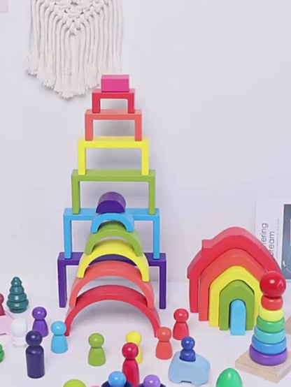 虹色のアーチブロックがサイズ順に並んだ木製レインボーブロックセット
