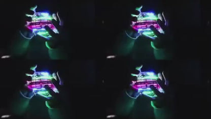 暗所でLEDが映えるフライングボールの発光イメージ
