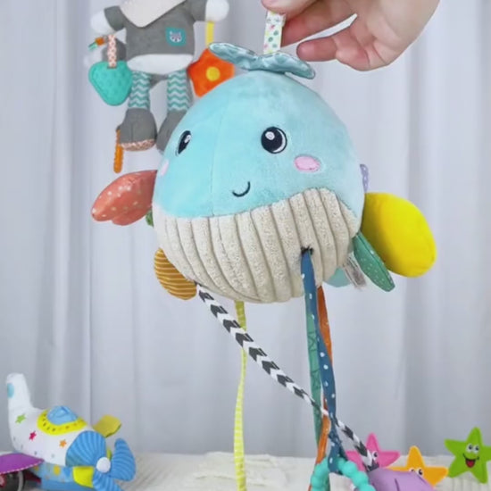 手に持って揺らせる吊り下げ知育トイの全体イメージ（ベビーカーおもちゃ）
